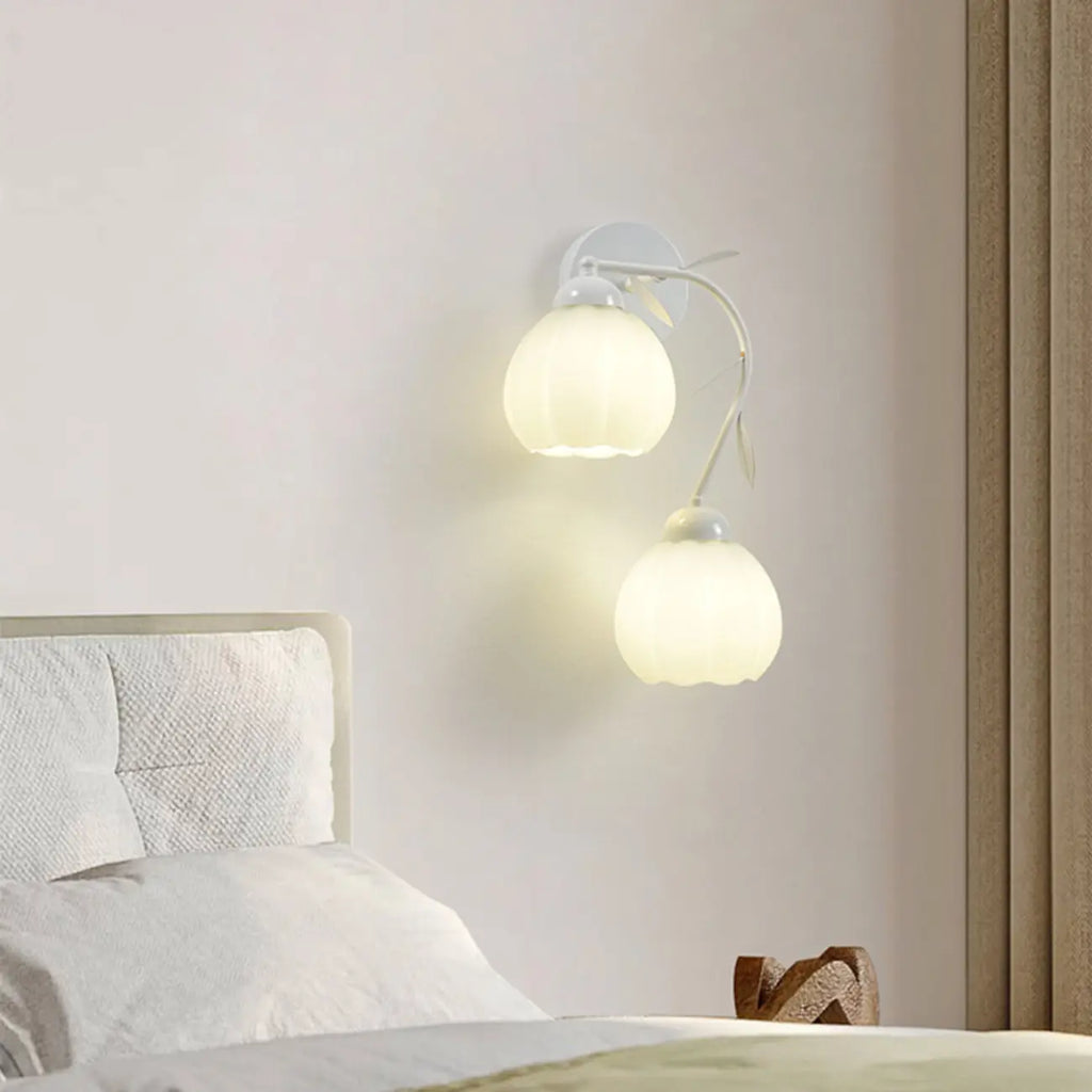 Applique murale moderne à motif floral avec abat-jour en verre blanc, 1/2 ampoule