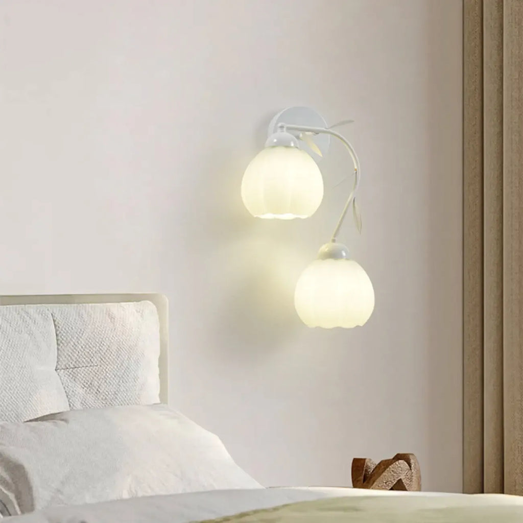 Applique murale moderne à motif floral avec abat-jour en verre blanc, 1/2 ampoule
