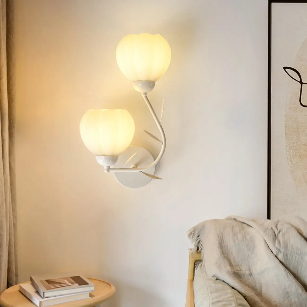 Applique murale moderne à motif floral avec abat-jour en verre blanc, 1/2 ampoule