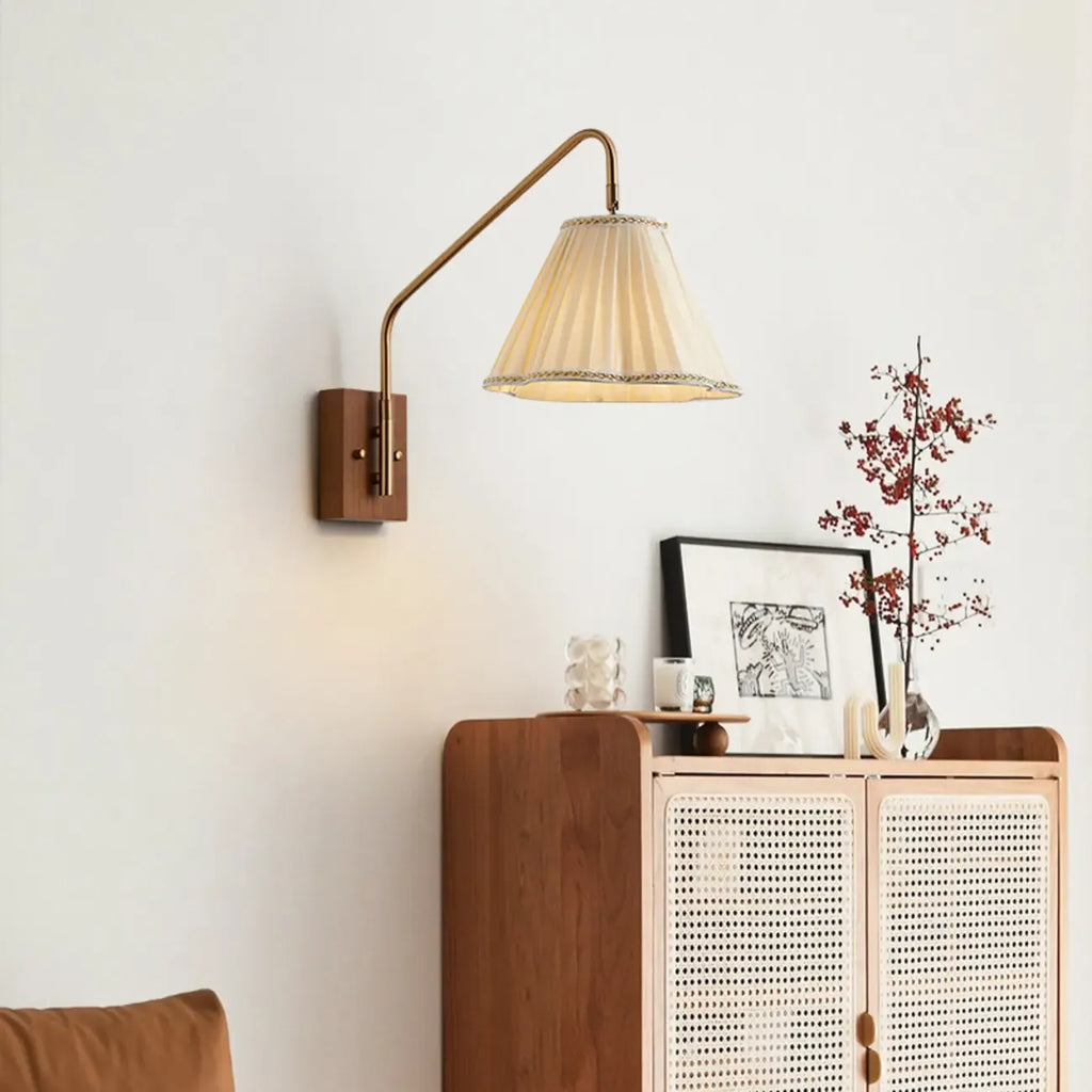 Lampada da Parete da Soggiorno Moderna con Paralume in Tessuto Plissettato