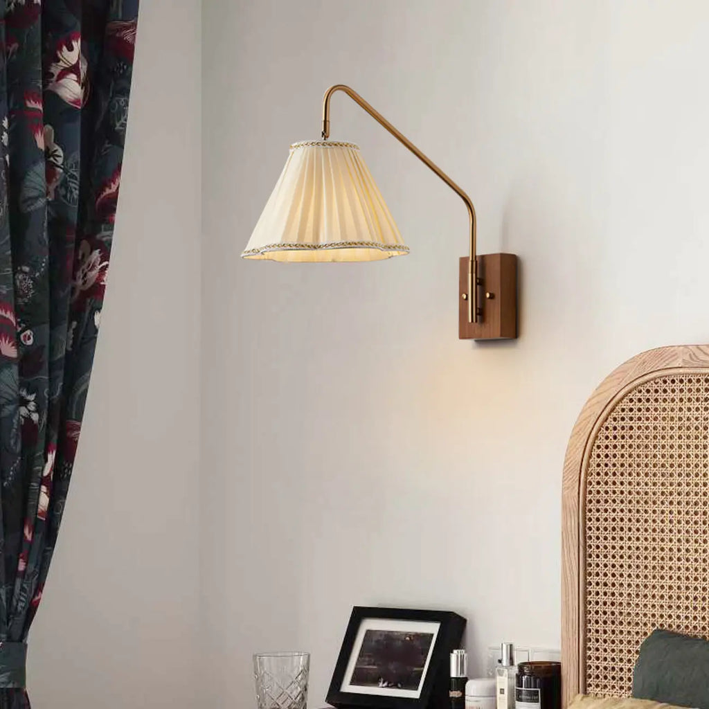 Lampada da Parete da Soggiorno Moderna con Paralume in Tessuto Plissettato