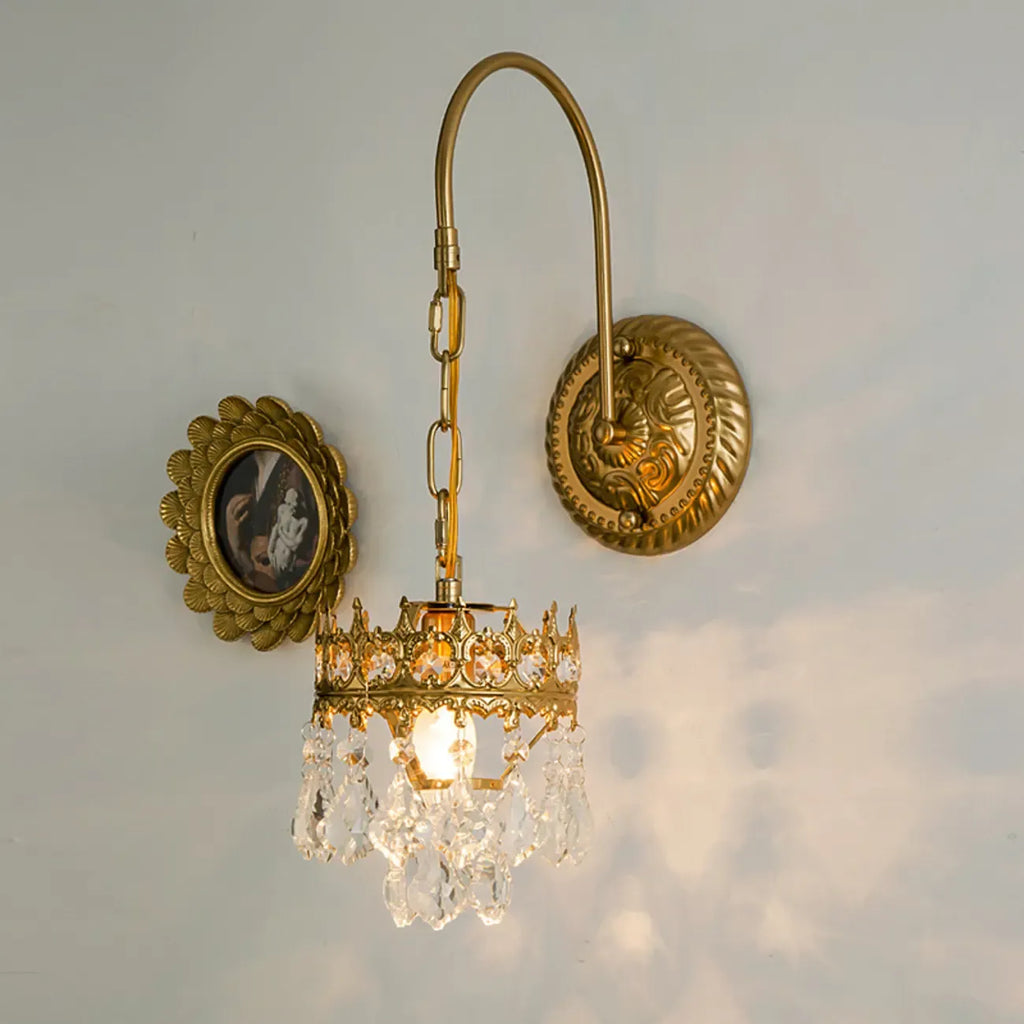 Luxueuse applique murale suspendue vintage en laiton antique avec cristal