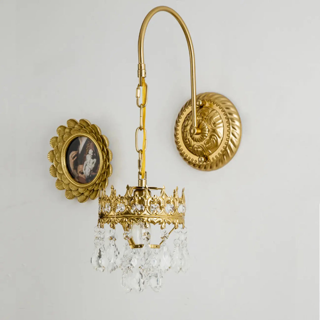 Luxueuse applique murale suspendue vintage en laiton antique avec cristal