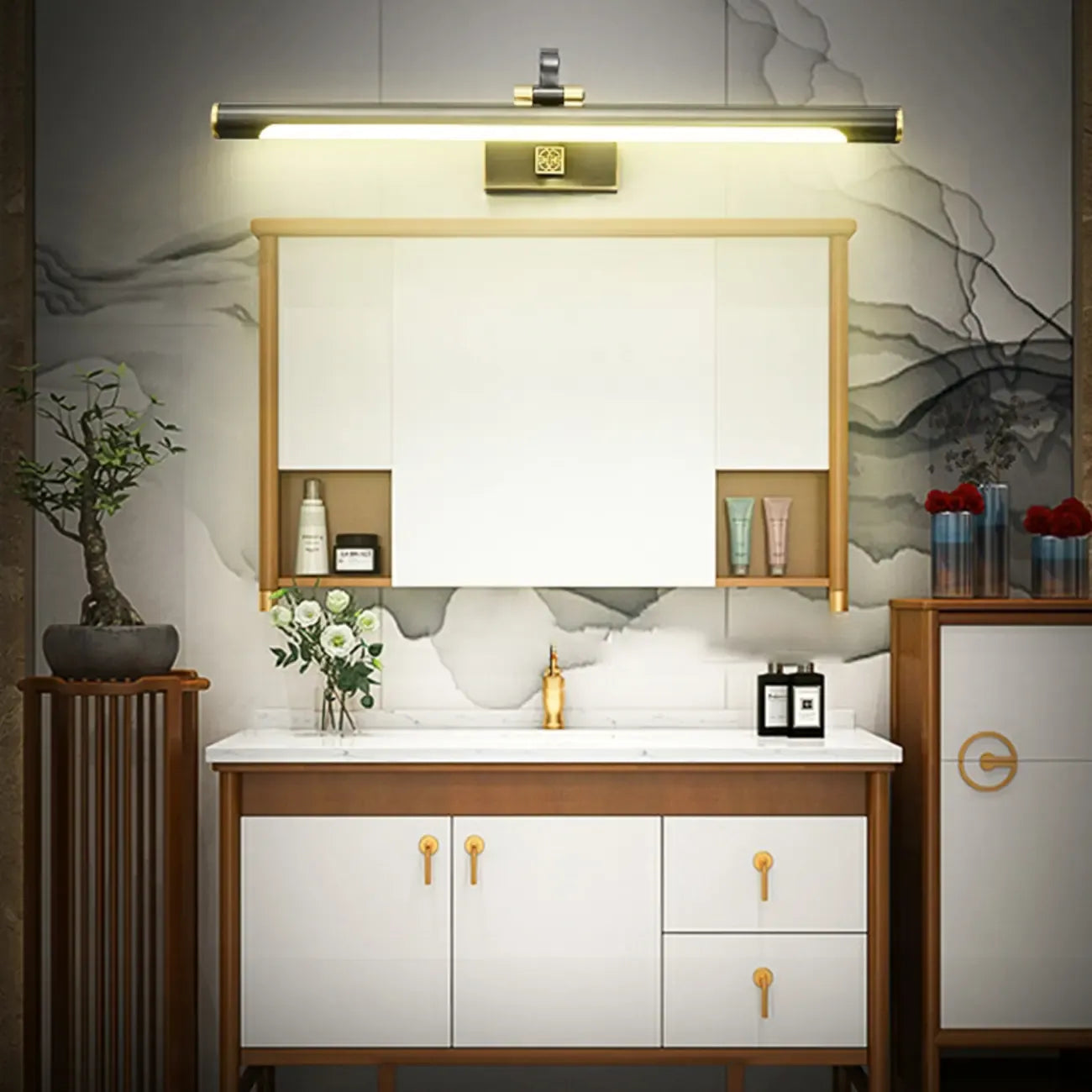Applique murale tubulaire minimaliste avec bras doré réglable