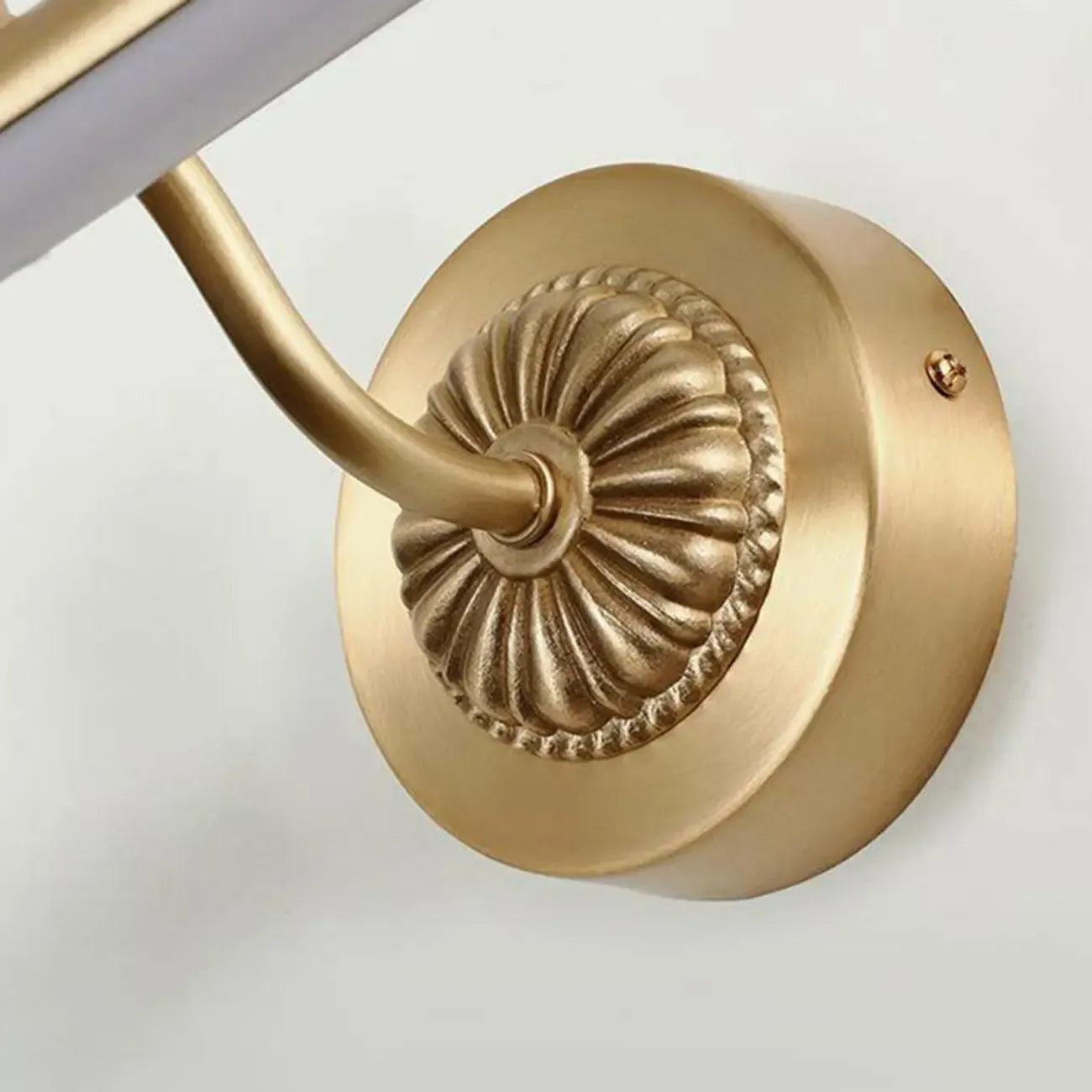 Applique murale élégante et luxueuse en laiton avec éclairage LED pour salle de bain