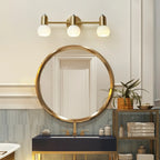 Applique murale moderne en verre blanc et or avec dôme, idéale pour salle de bain.