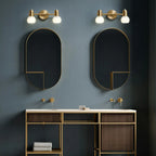 Applique murale moderne en verre blanc et or avec dôme, idéale pour salle de bain.