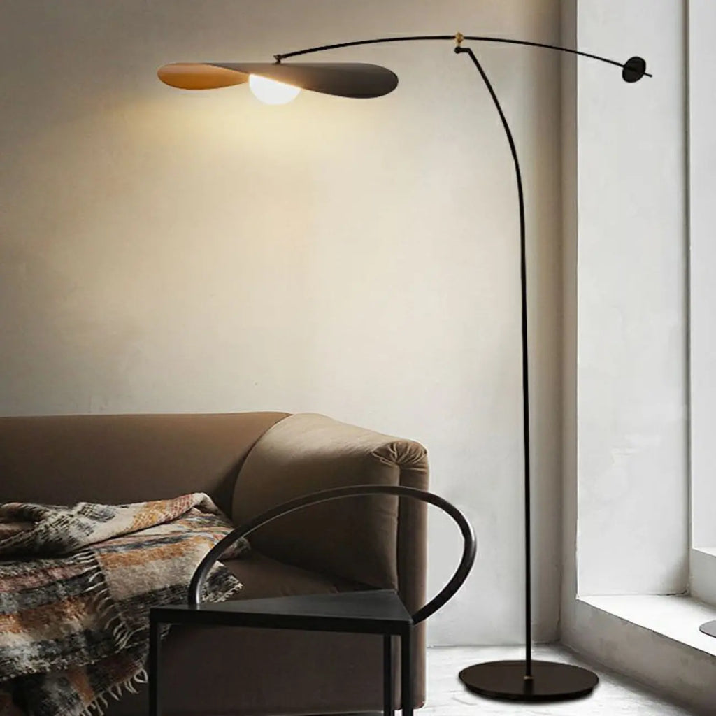 Lampadaire arqué moderne en métal noir et or de 63 pouces avec bras oscillant