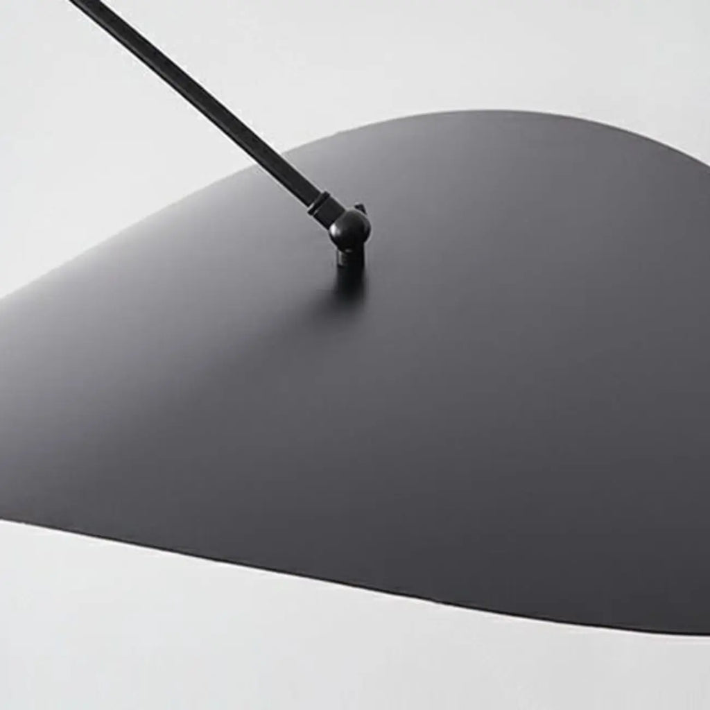Lampadaire arqué moderne en métal noir et or de 63 pouces avec bras oscillant