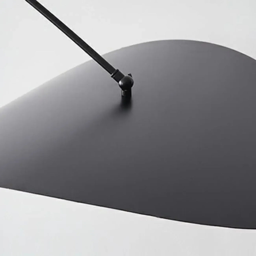 Lampadaire arqué moderne en métal noir et or de 63 pouces avec bras oscillant