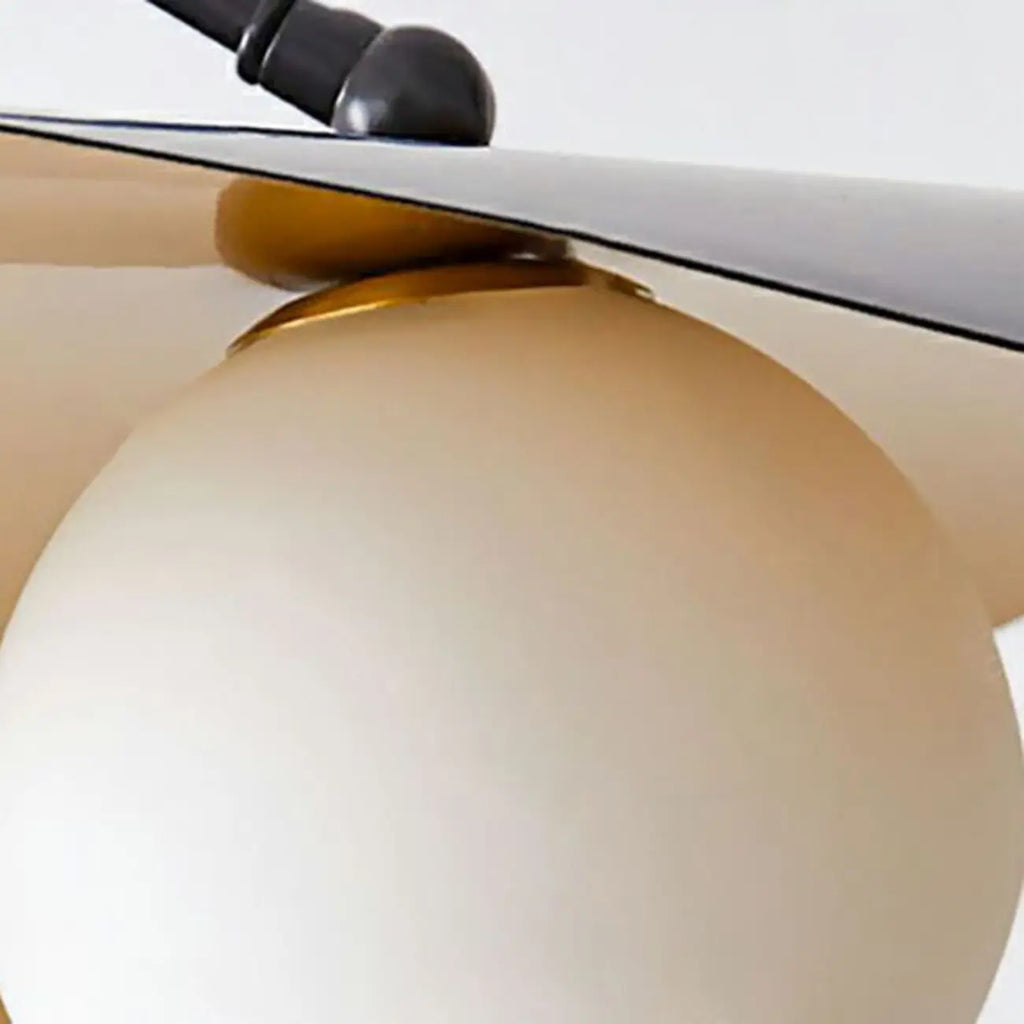 Lampadaire arqué moderne en métal noir et or de 63 pouces avec bras oscillant