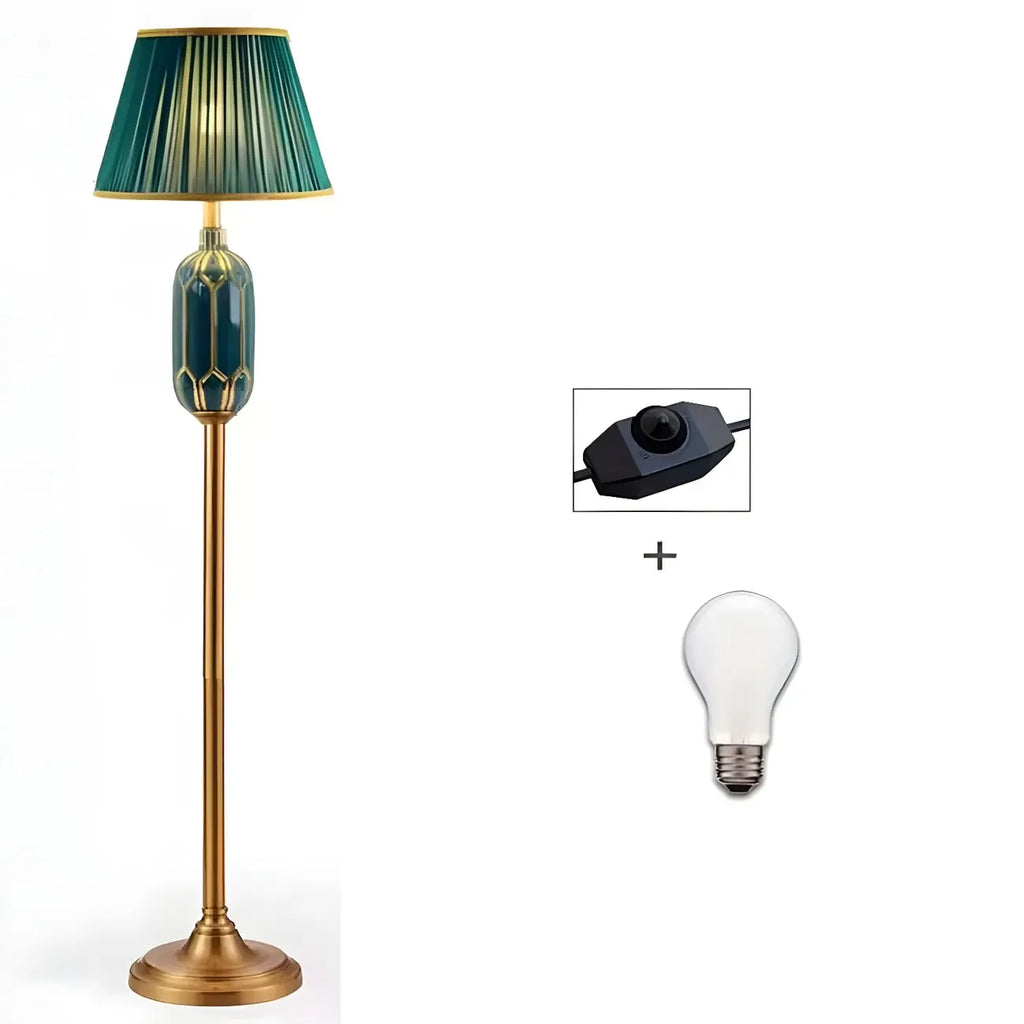 Lampadaire vertical luxueux en tissu vert plissé avec étagère