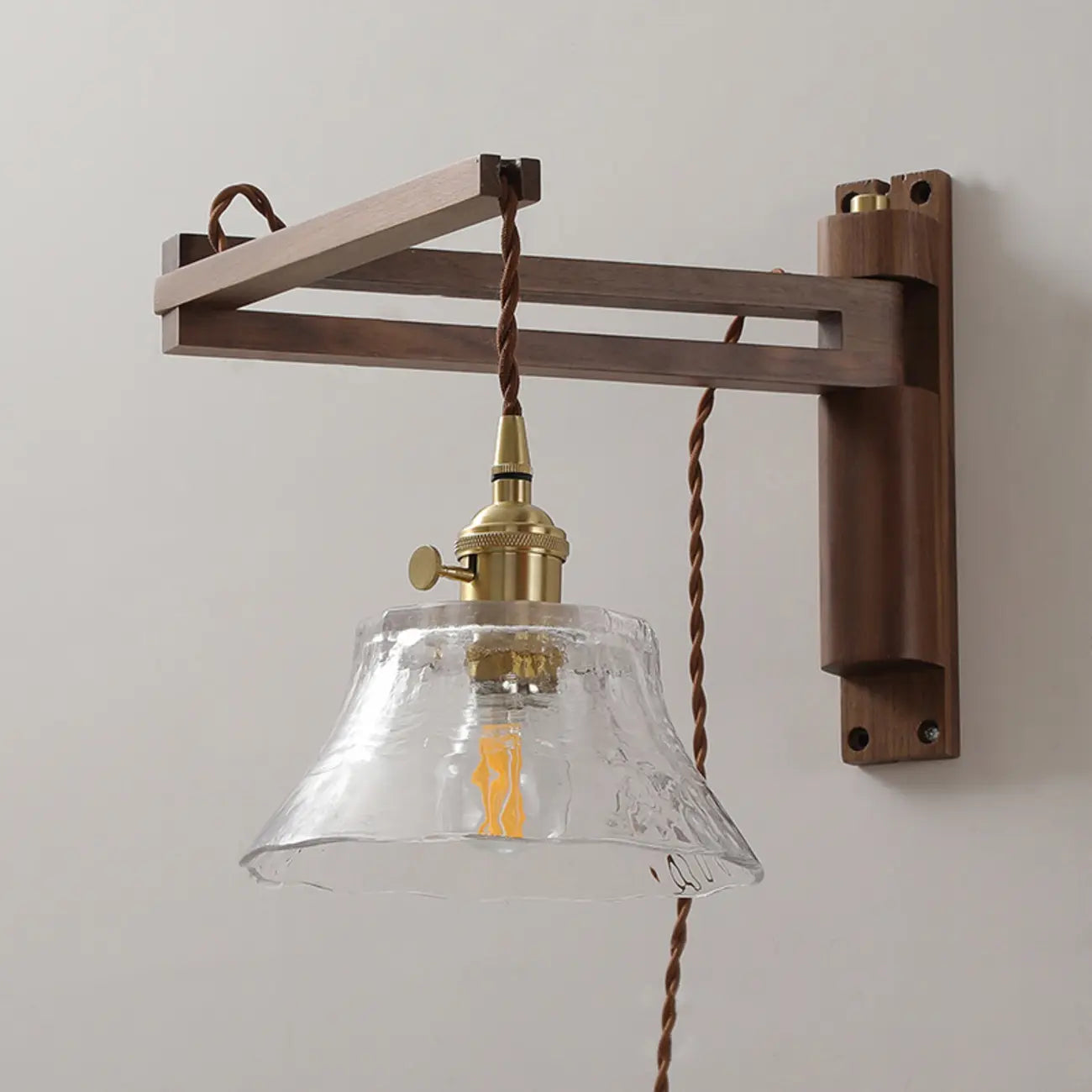 Applique da parete a braccio orientabile in legno vintage naturale con spina