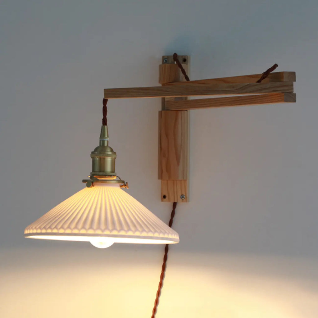 Applique da parete a braccio orientabile in legno vintage naturale con spina