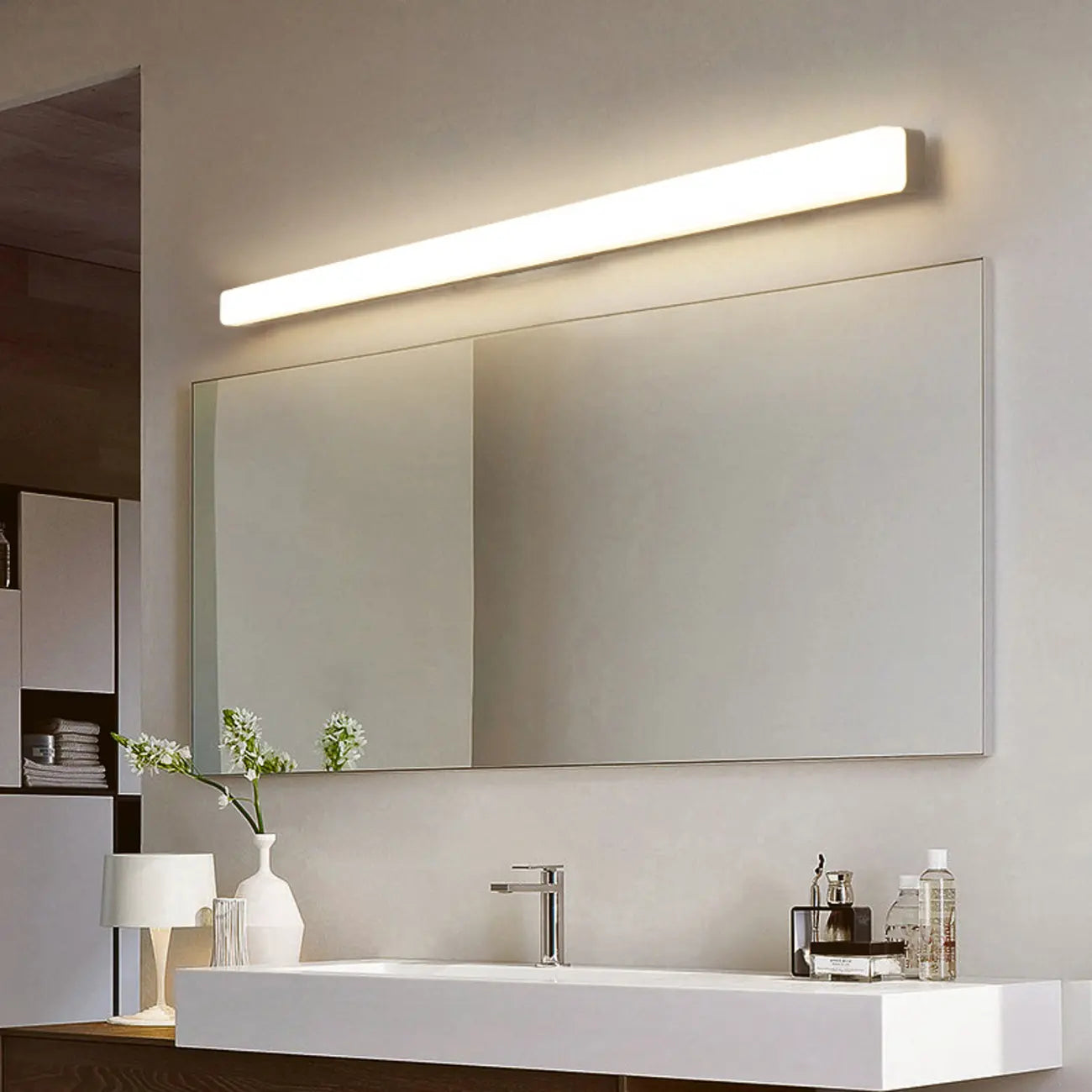 Applique murale LED Glam Tube avec abat-jour en plastique pour salle de bain