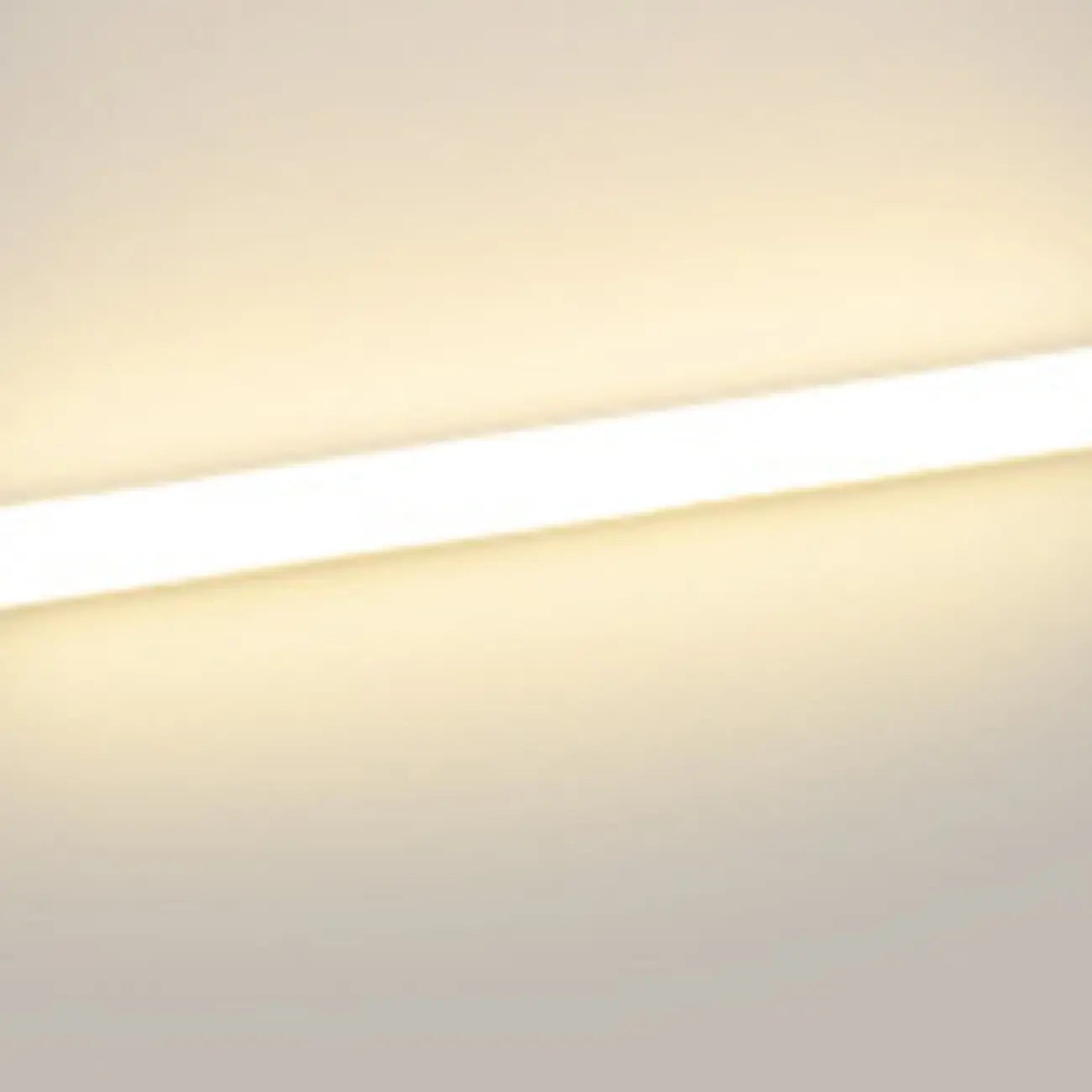 Applique murale LED Glam Tube avec abat-jour en plastique pour salle de bain
