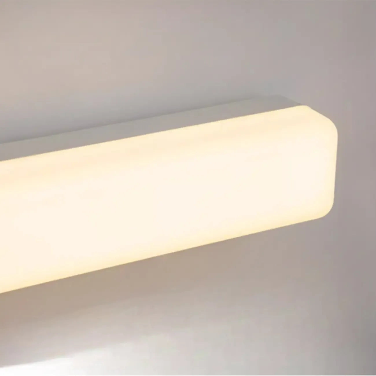 Applique murale LED Glam Tube avec abat-jour en plastique pour salle de bain