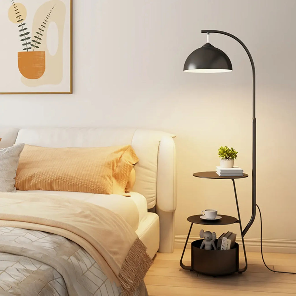 Lampada da terra ad arco con ripiano in ferro e ciotola color crema Arc Modern