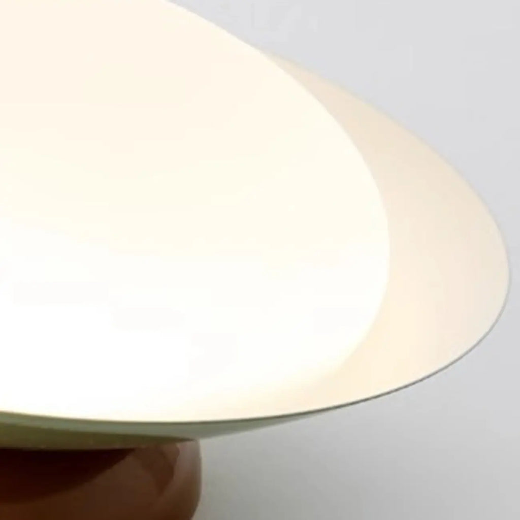 Plafonnier semi-encastré minimaliste à dôme métallique et LED à intensité variable