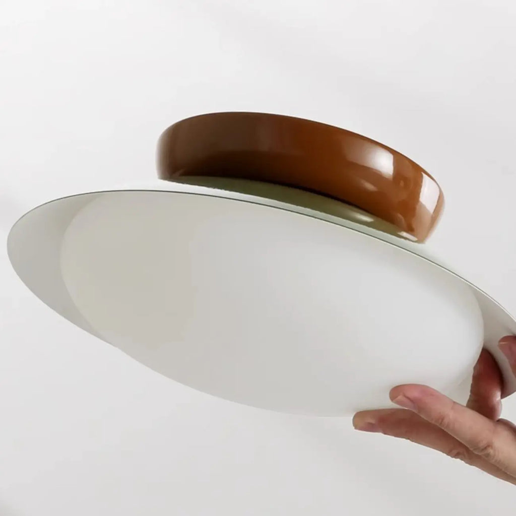 Plafonnier semi-encastré minimaliste à dôme métallique et LED à intensité variable