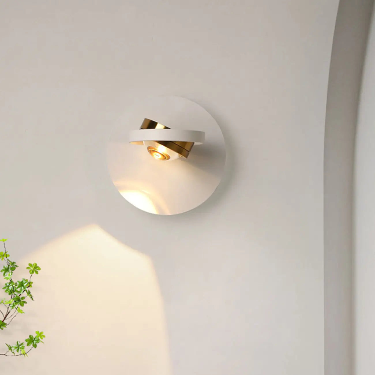 Lampada da parete rotonda in metallo con vetro trasparente e rotazione a 360°