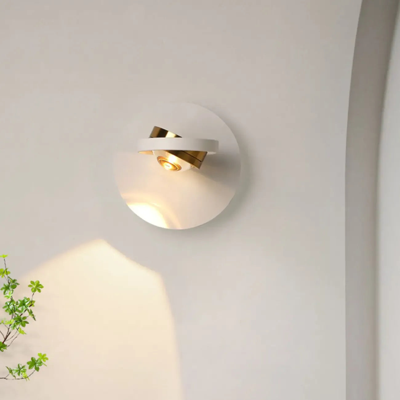 Lampada da parete rotonda in metallo con vetro trasparente e rotazione a 360°