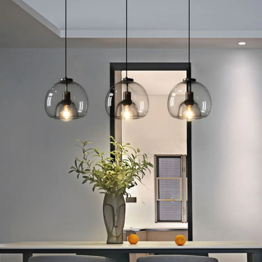 Suspension moderne en verre noir globe pour îlot de cuisine