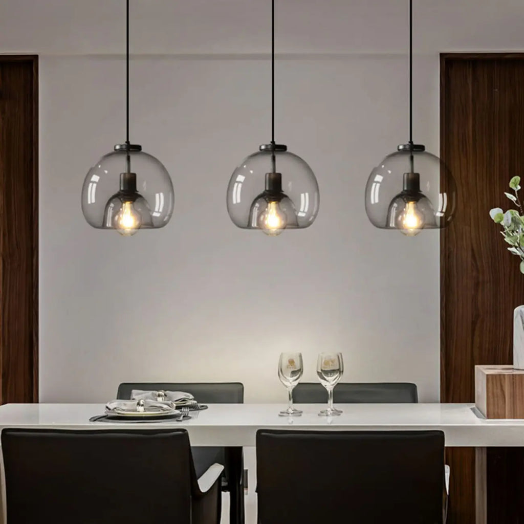 Suspension moderne en verre noir globe pour îlot de cuisine