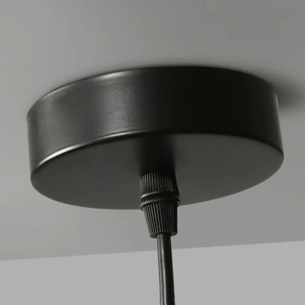 Suspension moderne en verre noir globe pour îlot de cuisine