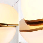 Mini plafonnier sphérique doré élégant
