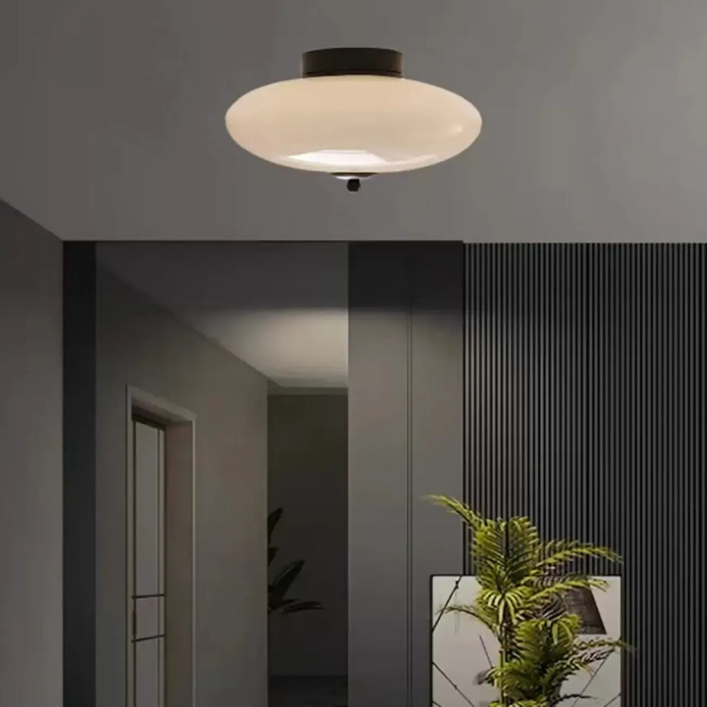 Mini plafonnier LED semi-encastré en verre blanc, à intensité variable, avec mini tambour.