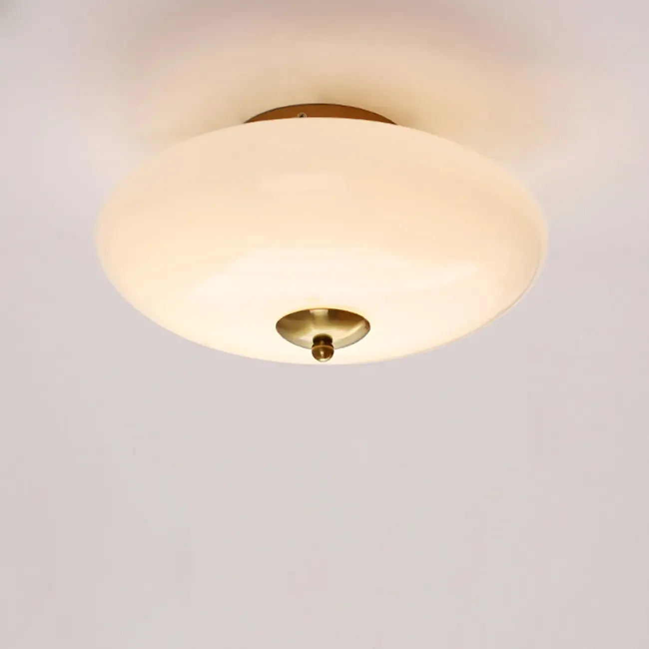 Mini plafonnier LED semi-encastré en verre blanc, à intensité variable, avec mini tambour.