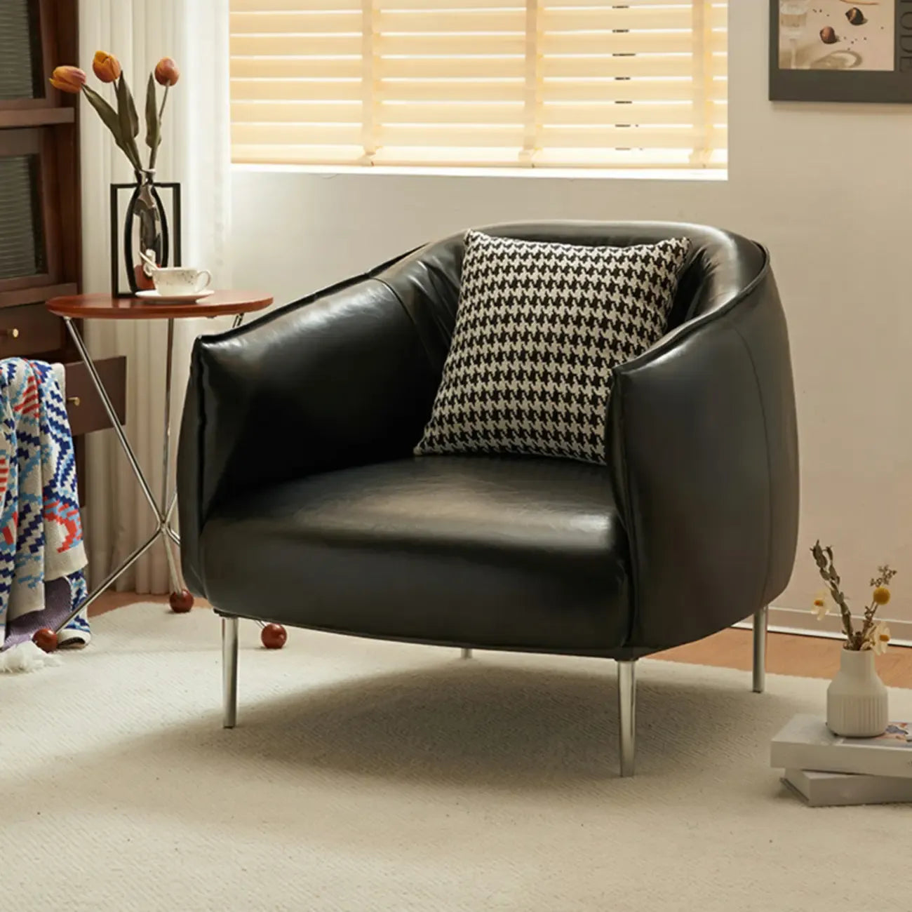 Fauteuil lounge moderne en cuir noir pour salon