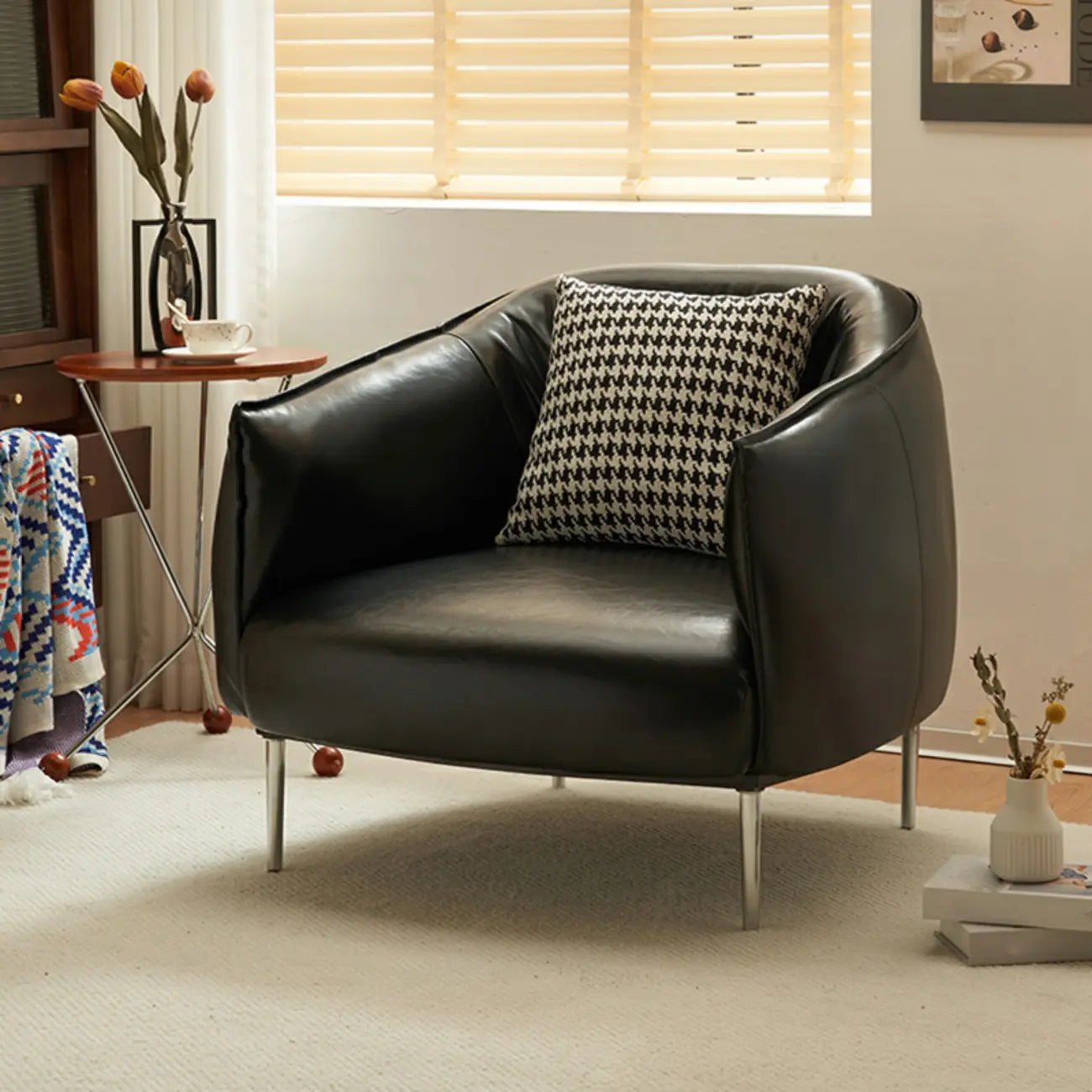 Fauteuil lounge moderne en cuir noir pour salon