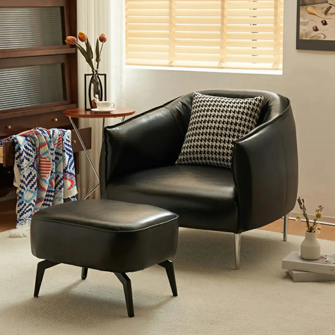 Fauteuil lounge moderne en cuir noir pour salon