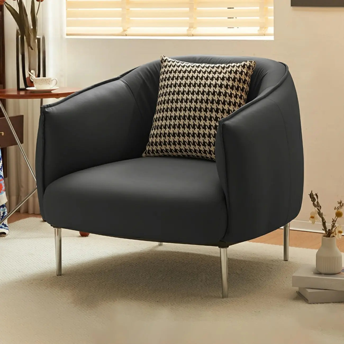 Fauteuil lounge moderne en cuir noir pour salon