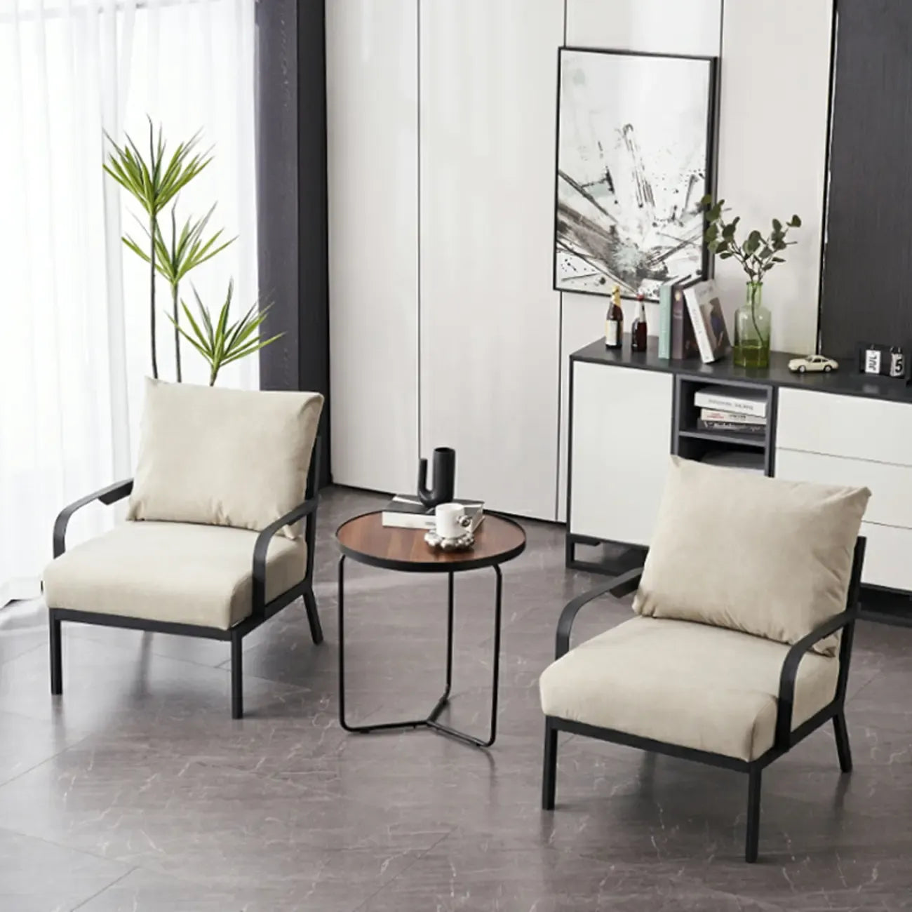 Fauteuil moderne en tissu et métal beige, design ergonomique