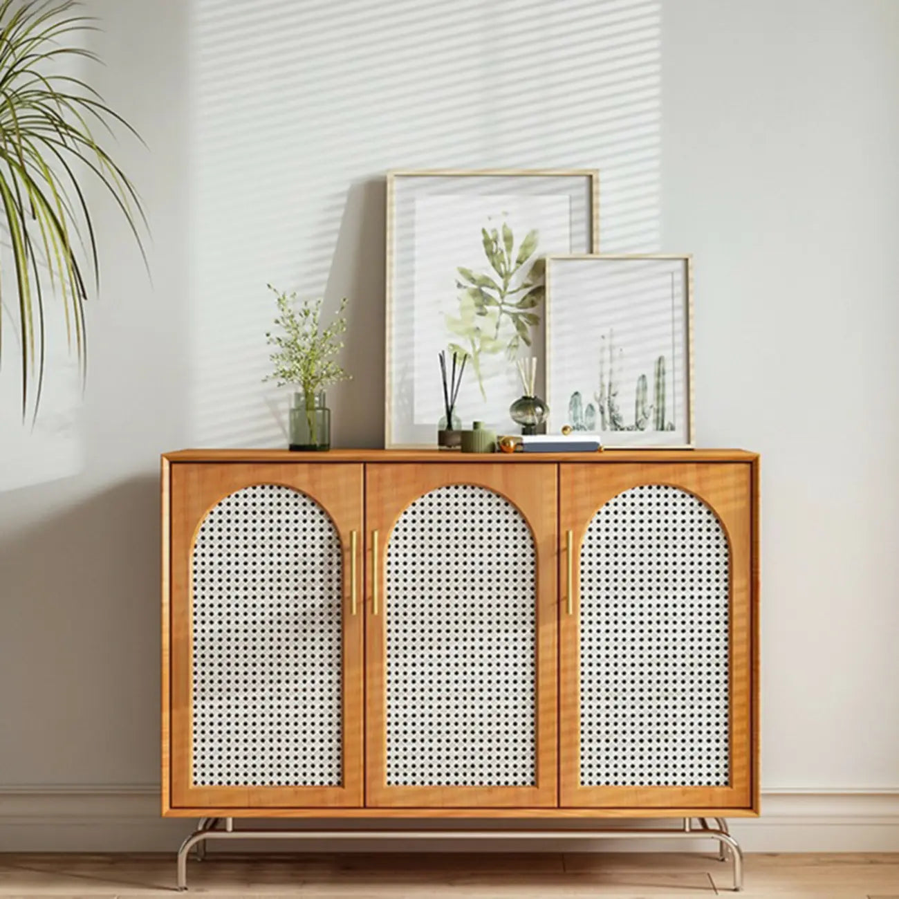 Meuble de rangement moderne à façade en bois noir tressé pour salon