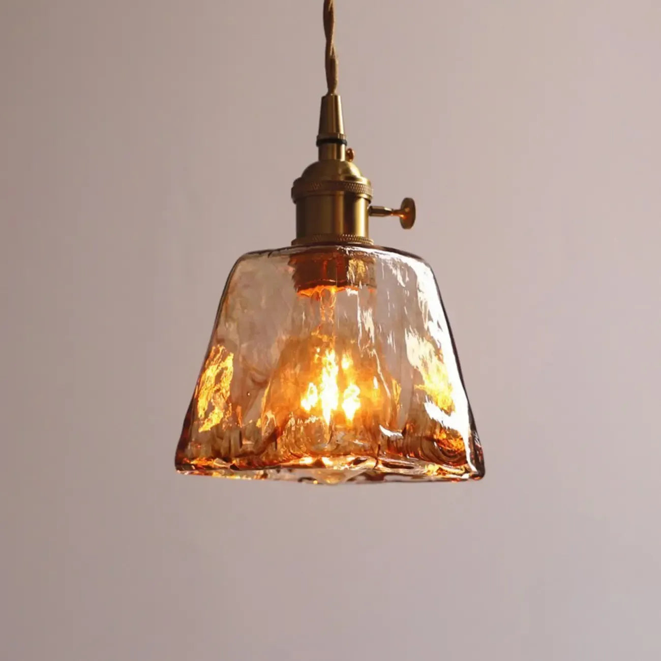 Suspension de cuisine moderne en verre ambré doré