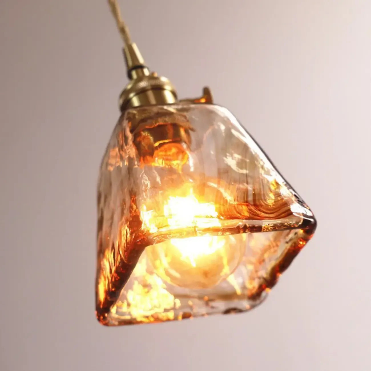 Suspension de cuisine moderne en verre ambré doré