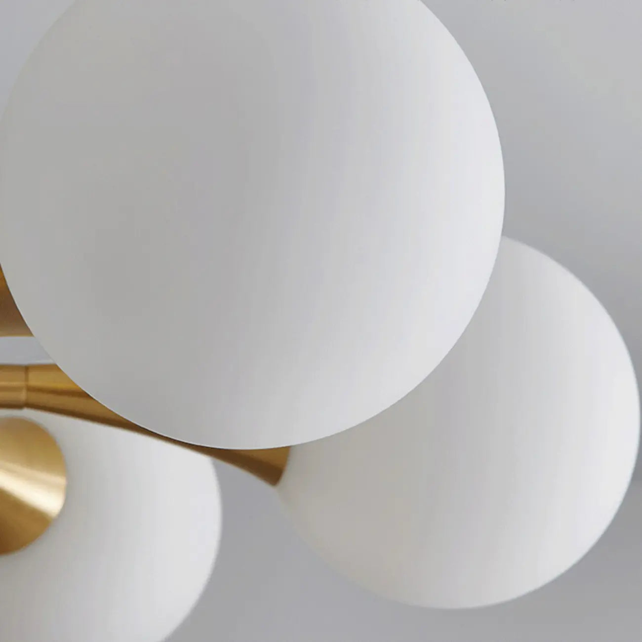 Plafonnier semi-encastré moderne à boule de verre dorée