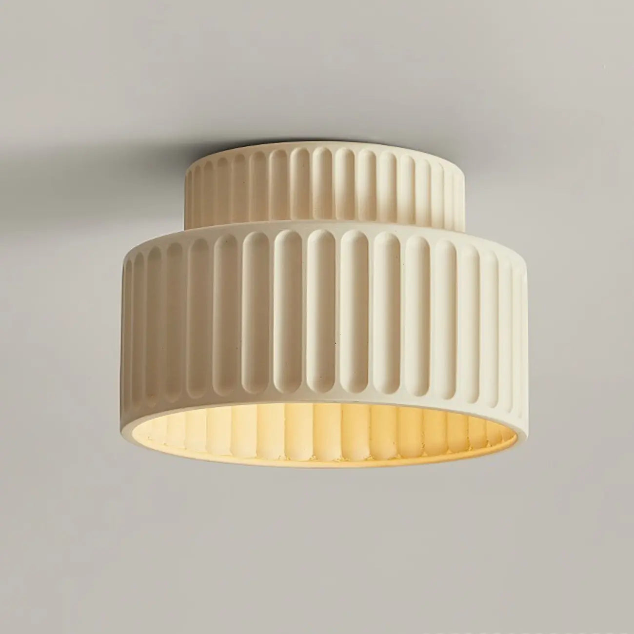 Plafonnier minimaliste cylindrique nervuré en plastique