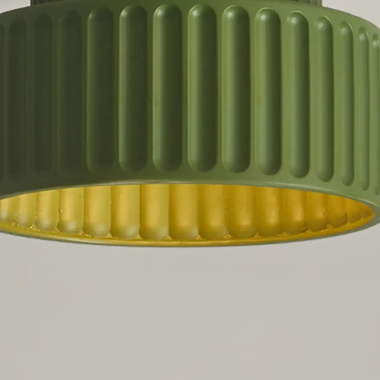 Plafonnier minimaliste cylindrique nervuré en plastique