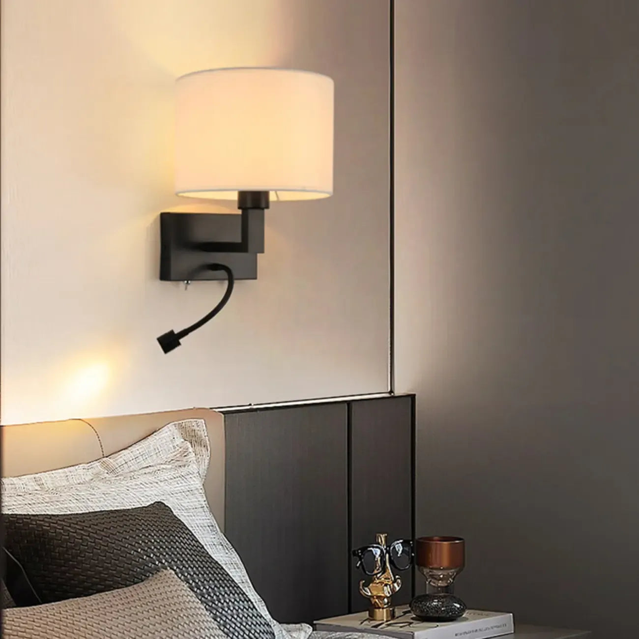 Applique murale cylindrique moderne avec abat-jour en tissu pour chambre à coucher