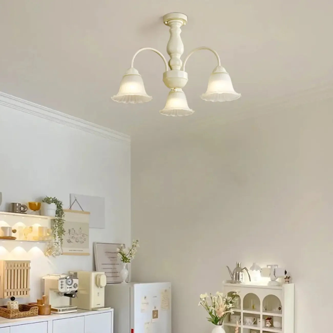 Plafonnier semi-encastré beige vintage en verre dépoli vers le bas