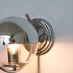 Applique murale globe moderne avec finition chromée pour salon