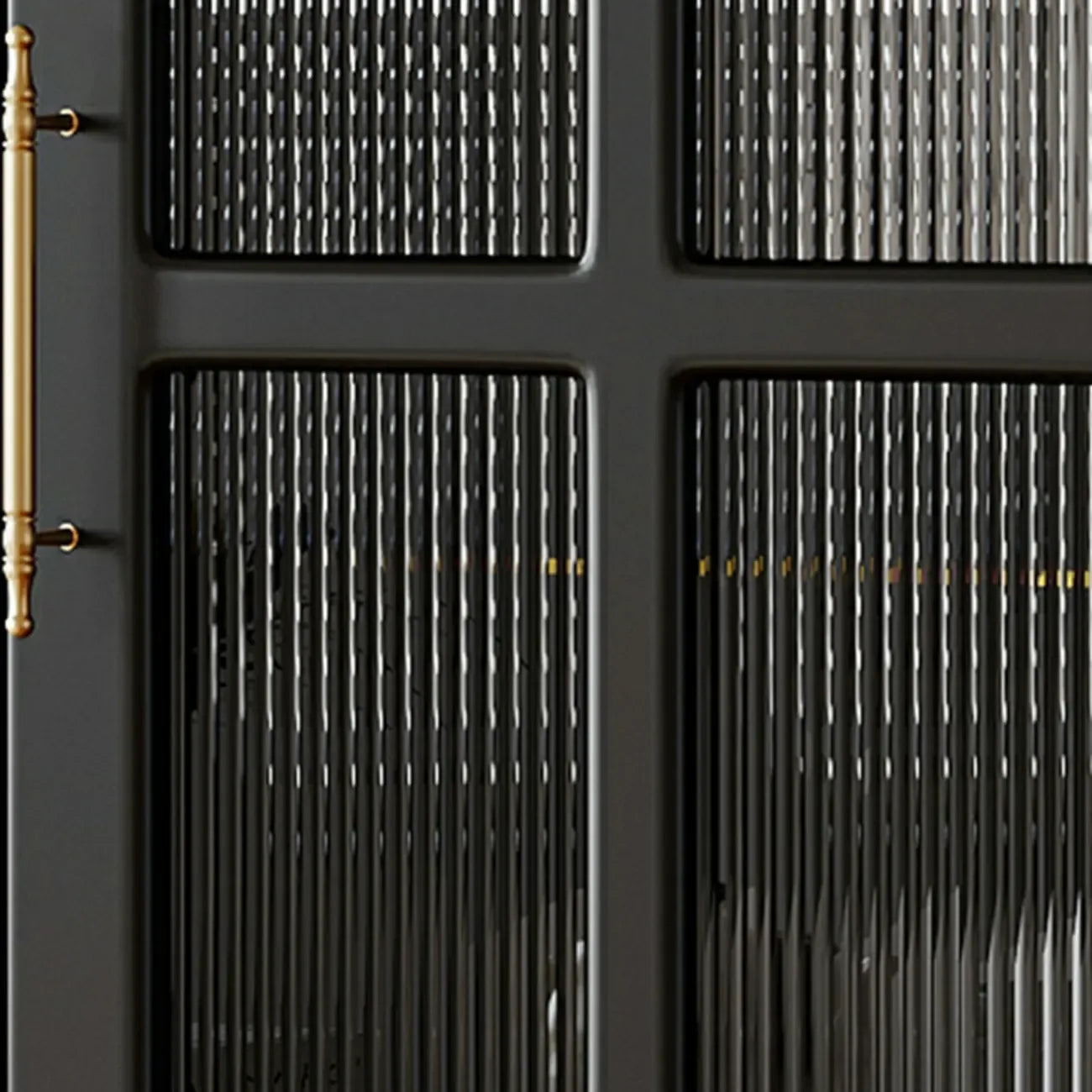Armoire de rangement classique en bois noir côtelé et verre nervuré