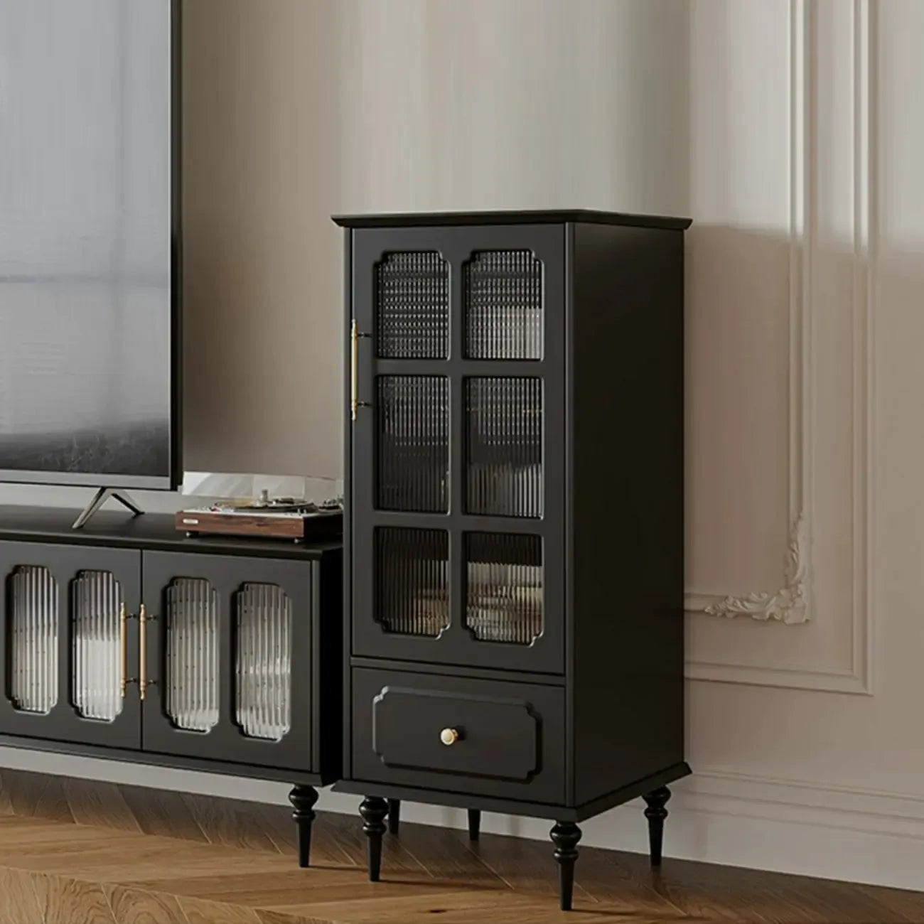 Armoire de rangement classique en bois noir côtelé et verre nervuré
