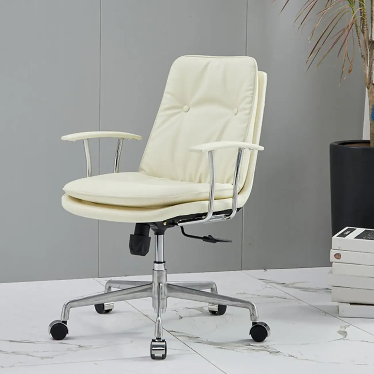 Fauteuil de bureau pivotant réglable en cuir blanc contemporain