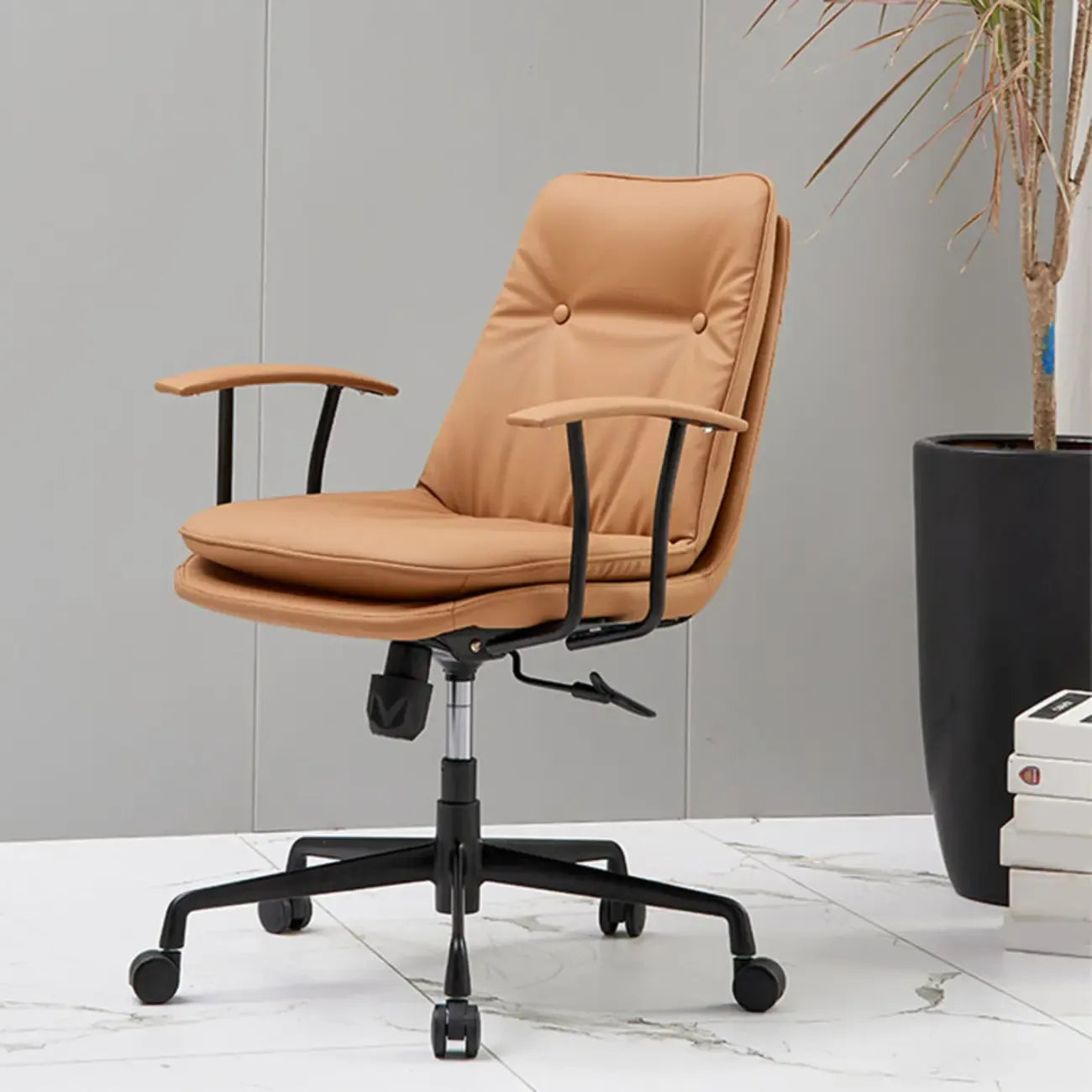 Fauteuil de bureau pivotant réglable en cuir blanc contemporain